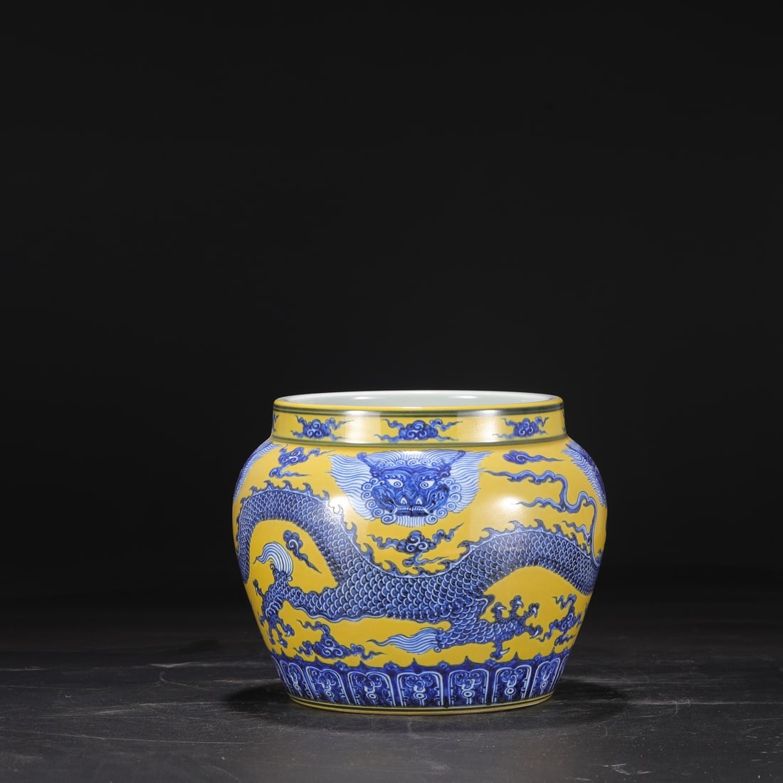 An Exquisite Blue and White Beast-Face Pattern Dragon Pattern Vat - 6