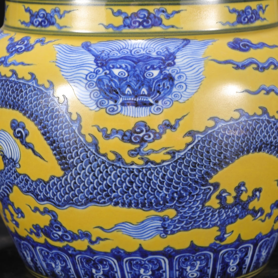 An Exquisite Blue and White Beast-Face Pattern Dragon Pattern Vat - 7