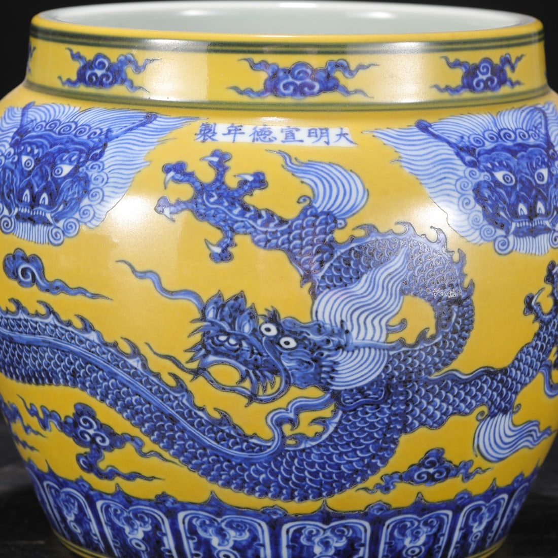 An Exquisite Blue and White Beast-Face Pattern Dragon Pattern Vat - 9