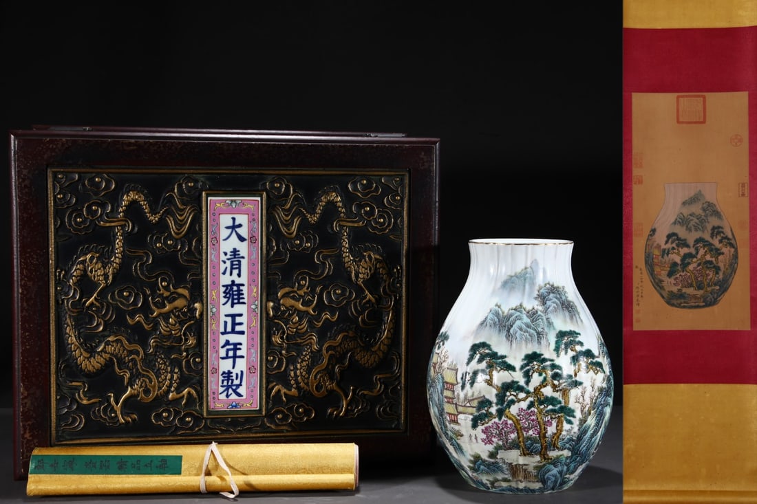 An Exquisite Famille-Rose Painted Gold Landscape Pattern Vase: An Exquisite Famille-Rose Painted Gold Landscape Pattern Vase Qing Dynasty, China Yongzheng Six-character Mark Without frame Size:24.4inx12in Size:11.2inx8.4in