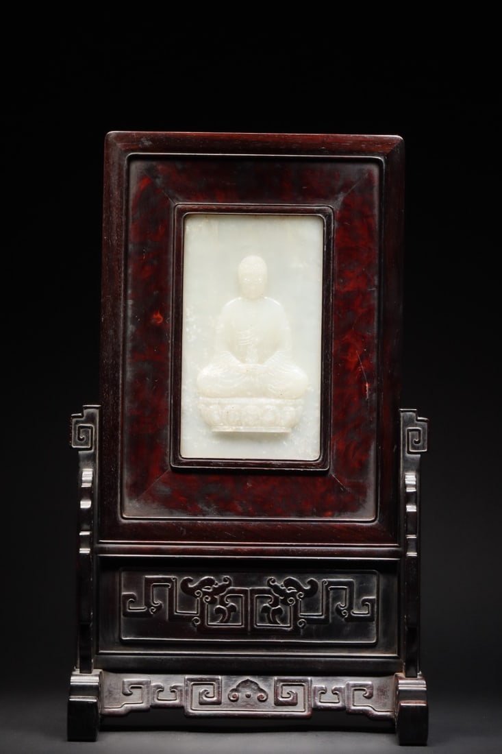 An Exquisite White Jade Buddha Statue Pattern With Scriptures Ornament: An Exquisite White Jade Buddha Statue Pattern With Scriptures Ornament Qing Dynasty, China Size:12.1inx10.6inx17.7in Weight:893g白玉佛像经文插屏摆