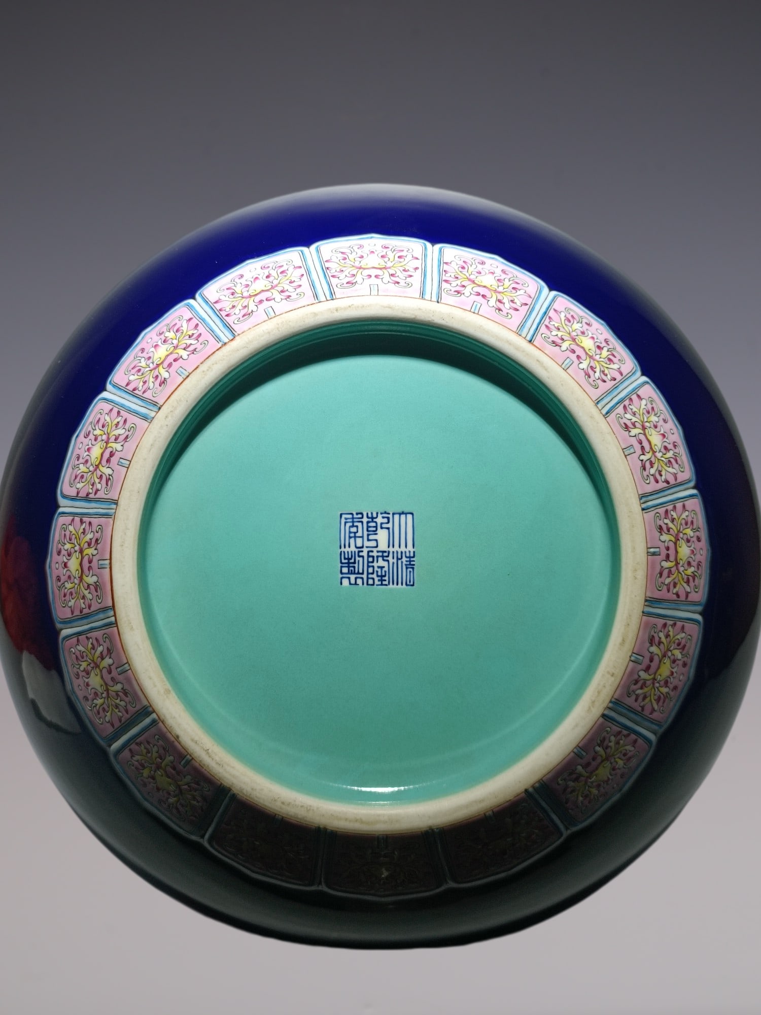 An Exquisite Enamel Lotus Pattern Vase - 9