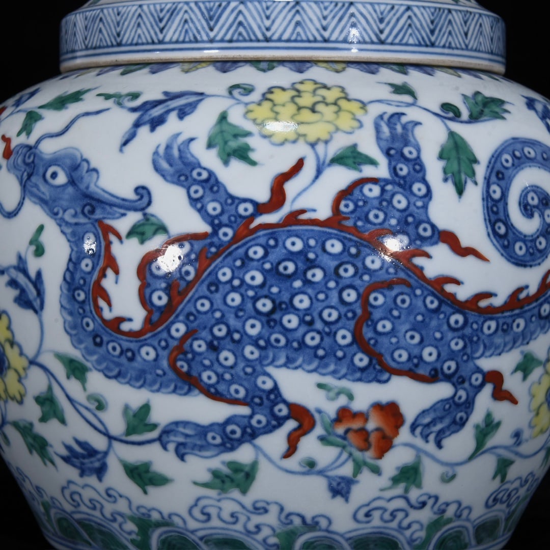 An Exquisite Doucai Dragon Pattern Lotus Pattern Seawater Pattern Jar - 7