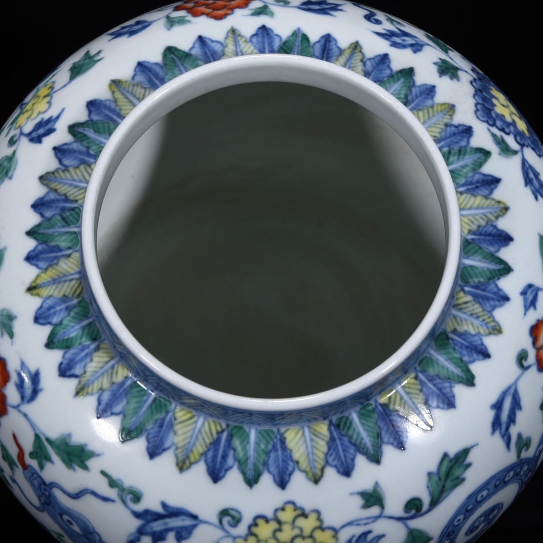 An Exquisite Doucai Dragon Pattern Lotus Pattern Seawater Pattern Jar - 8