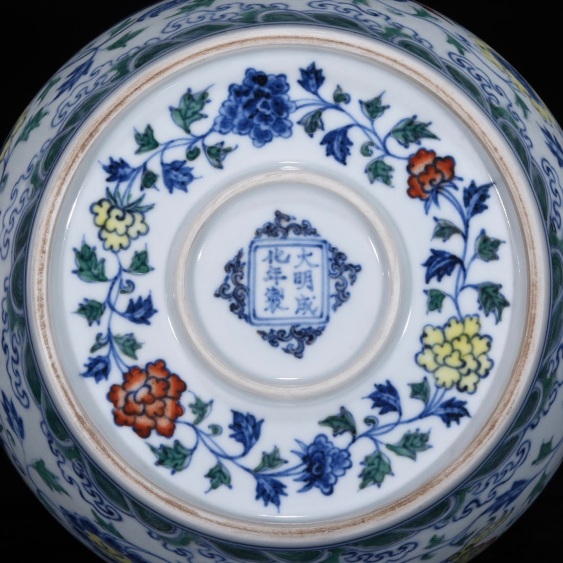 An Exquisite Doucai Dragon Pattern Lotus Pattern Seawater Pattern Jar - 9