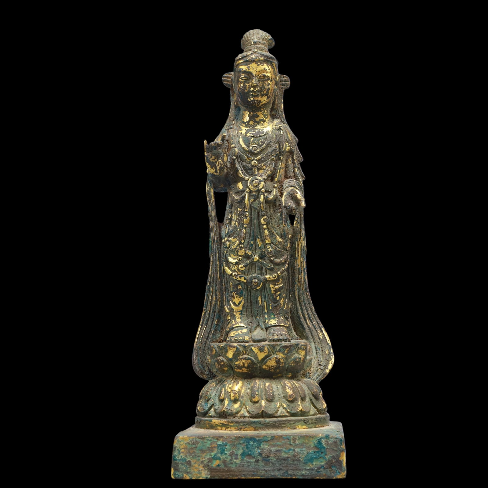 A Exquisite Gilt Bronze Statue of Avalokitesvara: A Exquisite Gilt Bronze Statue of Avalokitesvara Ming Dynasty, China Size:3.5inx9.8in Weight:1450g铜鎏金观音佛像 中国明代