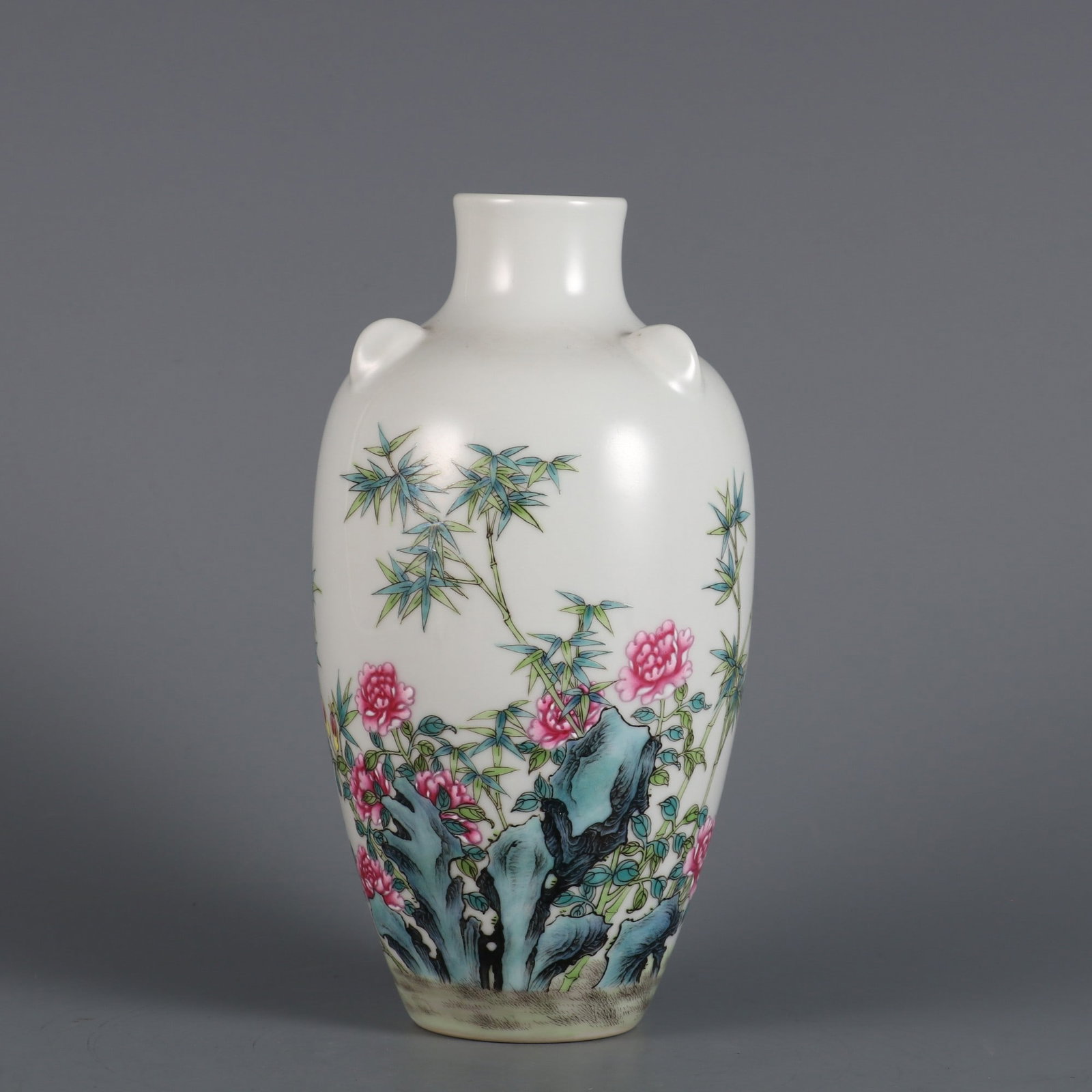 An Exquisite Enamel Flower Pattern with poem Vase: An Exquisite Enamel Flower Pattern with poem Vase Qing Dynasty, China Qianlong Four-character Mark Size:7inx3.5in珐琅彩牡丹纹题诗梅瓶 ߑ
