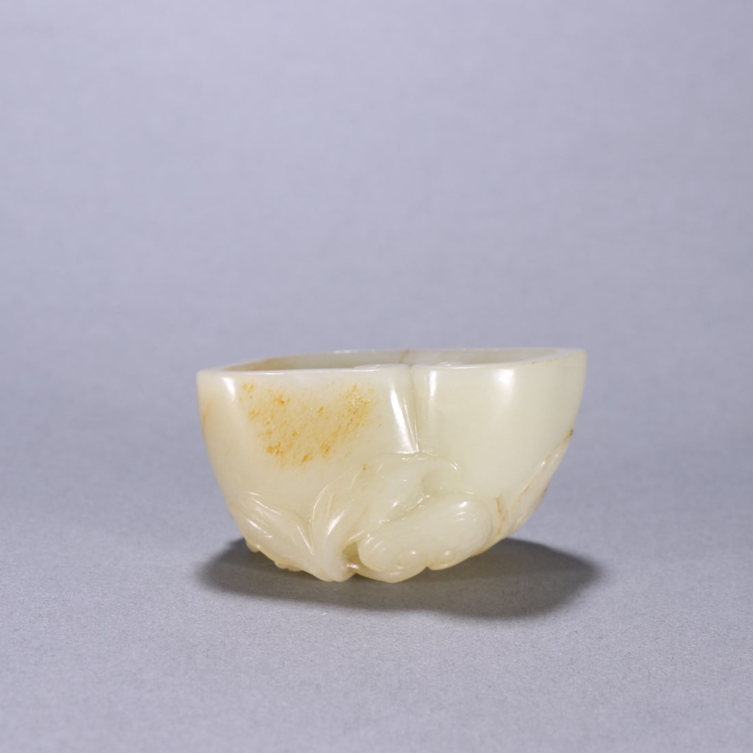 An Exquisite White Jade Ganoderma lucidum Pattern Brush Washer: An Exquisite White Jade Ganoderma lucidum Pattern Brush Washer Qing Dynasty, China Size:1.3inx2.6in Weight:113g白玉灵芝纹如意形洗