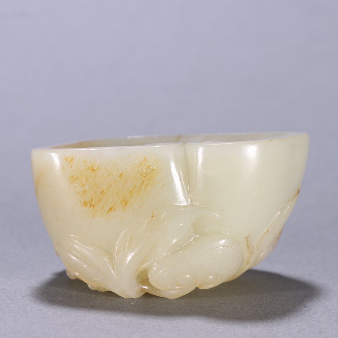 An Exquisite White Jade Ganoderma lucidum Pattern Brush Washer - 2