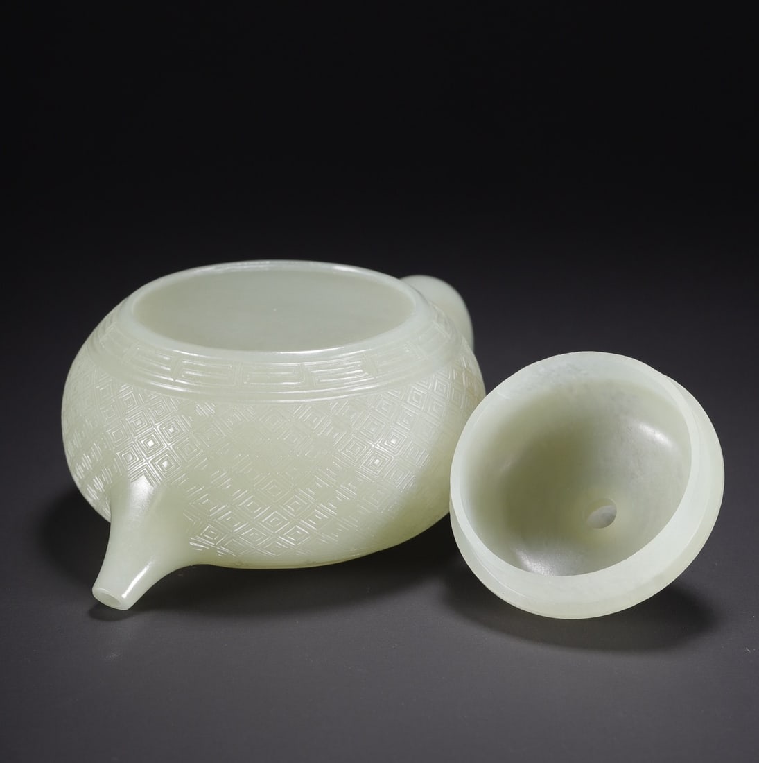 An Exquisite White Jade Teapot - 8