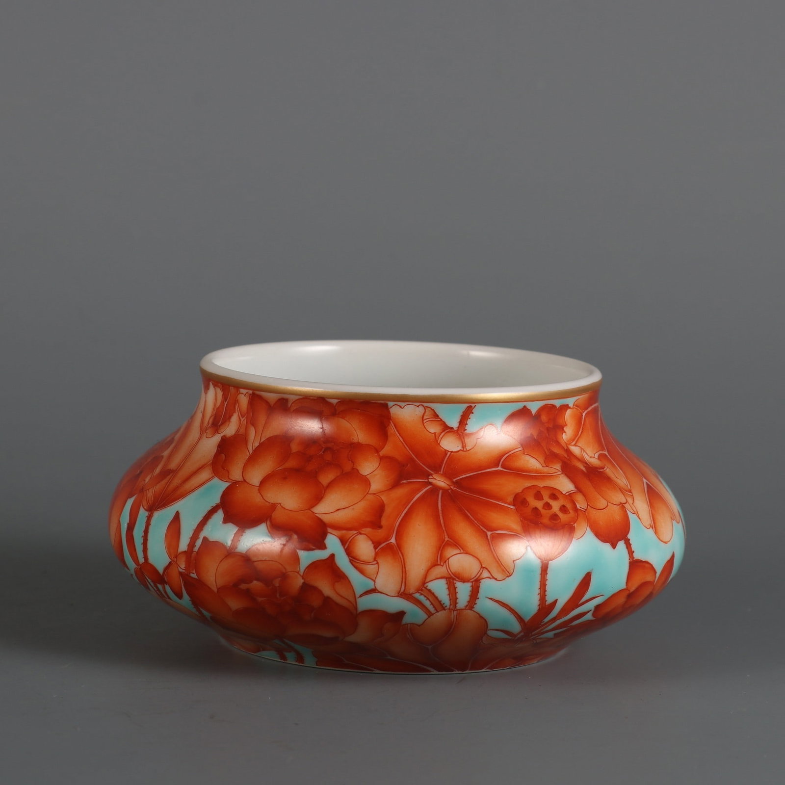An Exquisite Iron-Red Green Ground Flower Pattern Brush Washer: An Exquisite Iron-Red Green Ground Flower Pattern Brush Washer Qing Dynasty, China Yongzheng Four-character Mark Size:2.2inx4.3in松石绿地矾红彩荷花