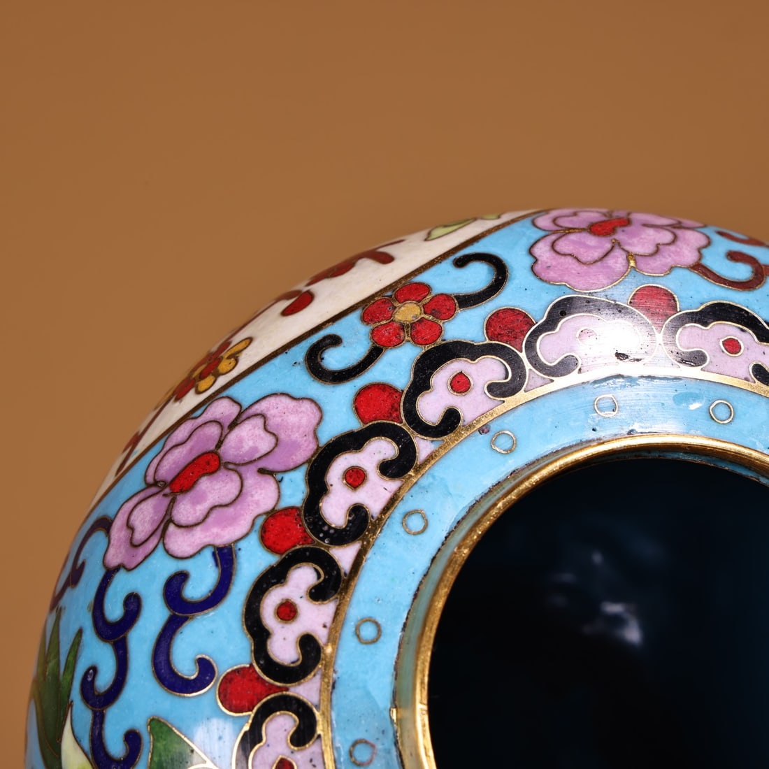 An Exquisite Cloisonne Lotus Pattern Jar - 12