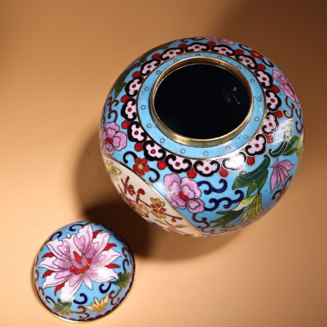 An Exquisite Cloisonne Lotus Pattern Jar - 7