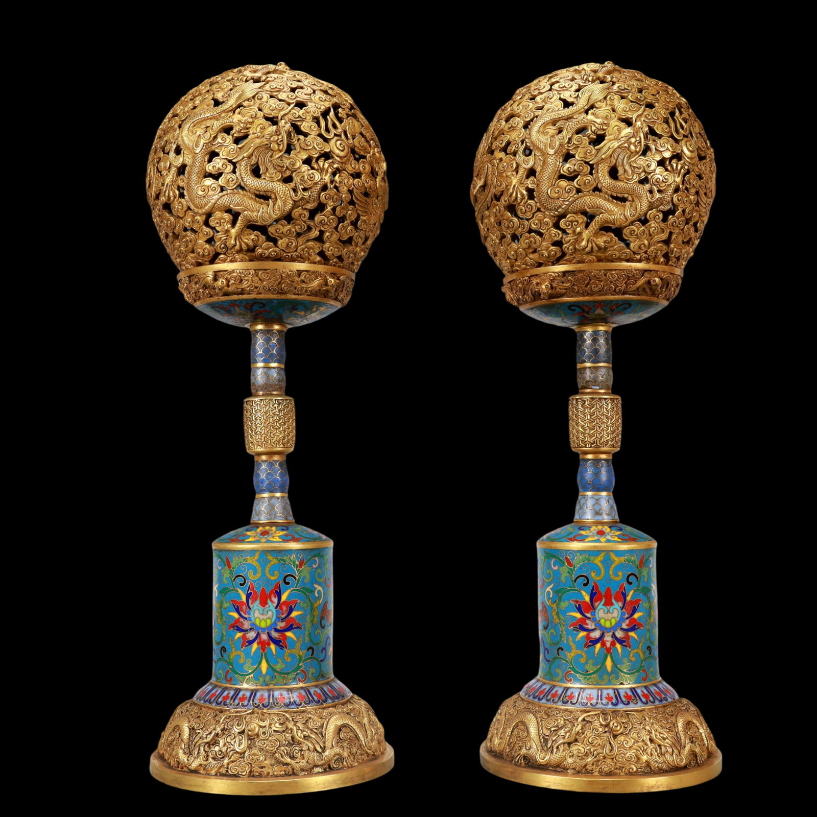 A Exquisite A pair of Cloisonne Gilt Bronze Dragon and Phoenix Pattern Ornament: A Exquisite A pair of Cloisonne Gilt Bronze Dragon and Phoenix Pattern Ornament Qing Dynasty, China Qianlong Four-character Mark Size:5.1inx5.1inx15.4in Weight:6150g一对景泰
