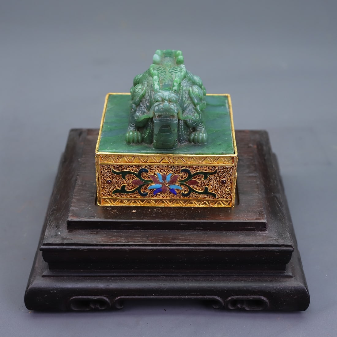 An Exquisite Gilt Bronze Inlaid Jasper Auspicious Beast Seal: An Exquisite Gilt Bronze Inlaid Jasper Auspicious Beast Seal Qing Dynasty, China Size:7.8inx7.9inx7.9in Weight:2940g Size:4.1inx4.1inx4.1in