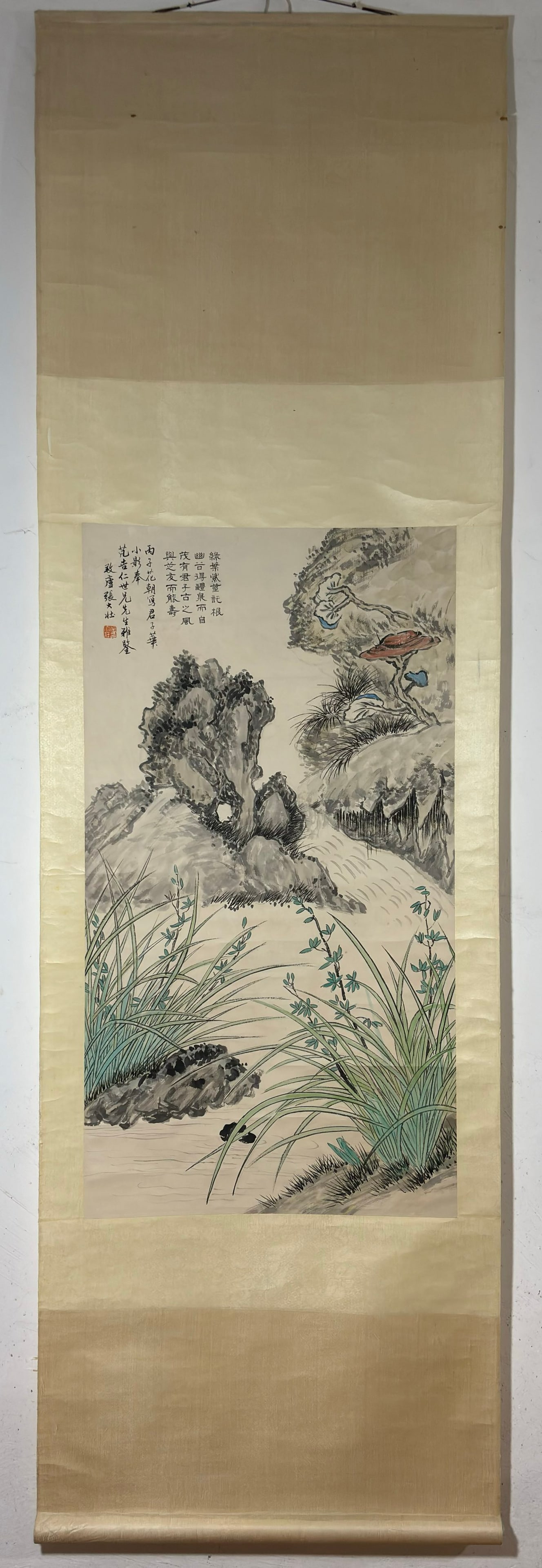 A Chinese Vertical Scroll Ink Painting of Flower on Paper: A Chinese Vertical Scroll Ink Painting of Flower on Paper Zhng dazhuang Without frame Size:37inx20.1in张大壮灵芝兰花图 纸本立轴W