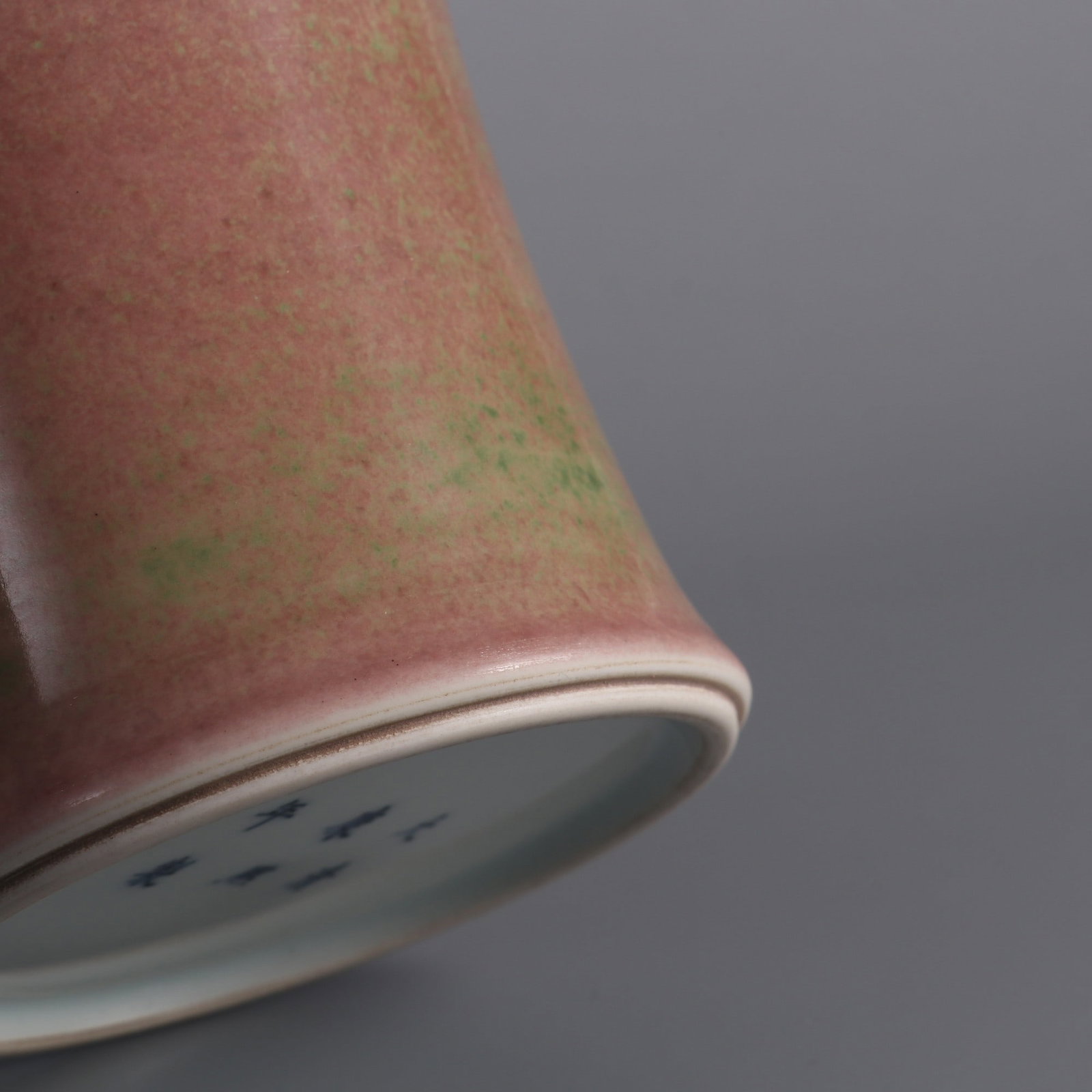 An Exquisite PeachBloom-Glazed Brush Pot - 6
