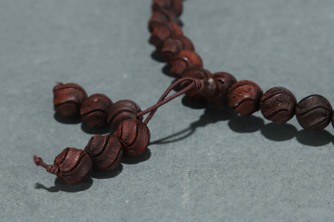 An Exquisite Eaglewood Bracelets - 4