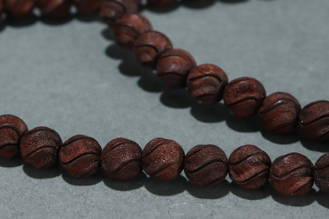 An Exquisite Eaglewood Bracelets - 8