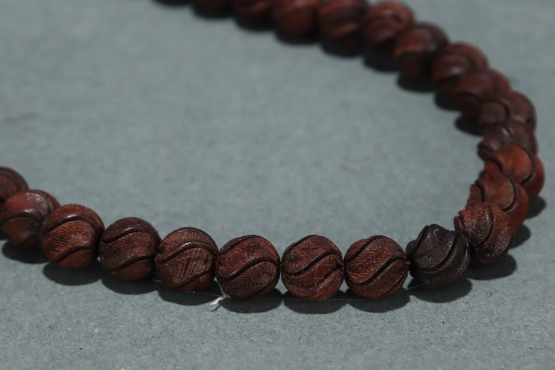An Exquisite Eaglewood Bracelets - 9