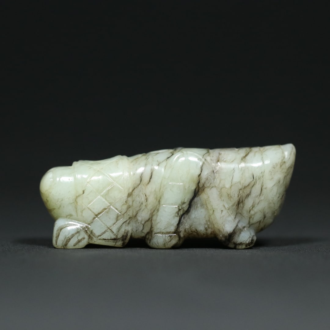 An Exquisite White Jade Grasshopper Pendant (1 of 9)