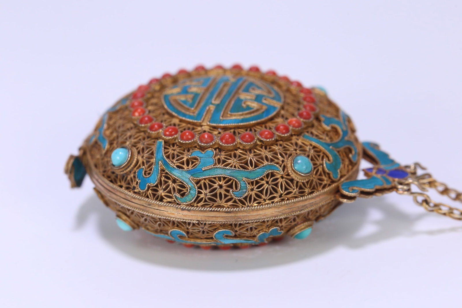 An Exquisite Gilt Silver Inlaid Turquoise Bats and Peach Pattern Pendant - 4
