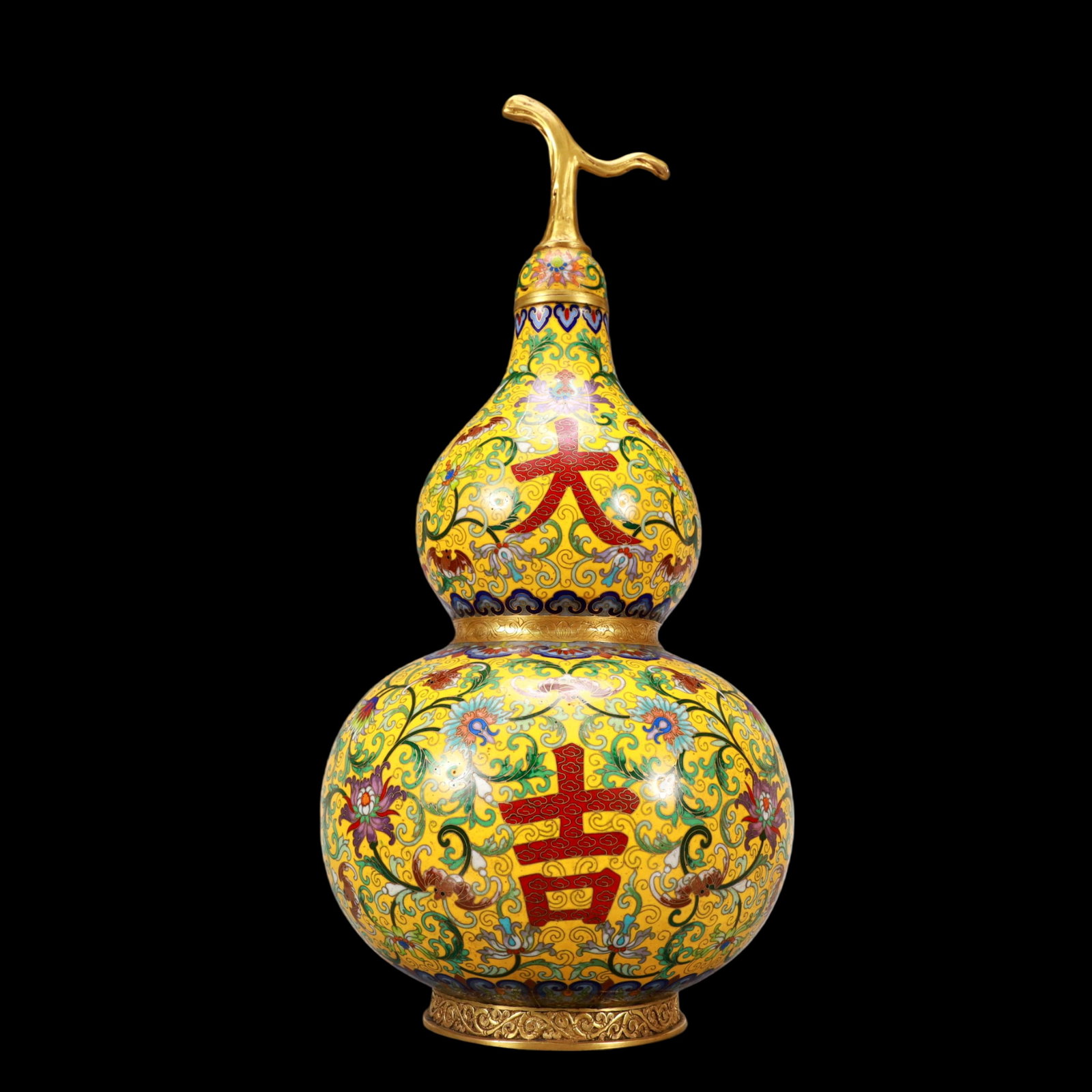 A Exquisite Cloisonne Gilt Bronze Lotus Pattern Bats and Peach Pattern Gourd-Shaped Vase: A Exquisite Cloisonne Gilt Bronze Lotus Pattern Bats and Peach Pattern Gourd-Shaped Vase Qing Dynasty, China Qianlong Four-character Mark Size:7.9inx7.9inx16.9in Weight:5150g景泰蓝&#