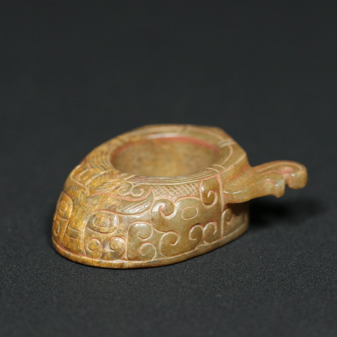 An Exquisite White Jade Dragon Pattern Beast-Face Pattern Ring: An Exquisite White Jade Dragon Pattern Beast-Face Pattern Ring Han Dynasty, China Size:0.8in Weight:24.2g白玉玉韘兽面龙纹扳指 中ࢲ
