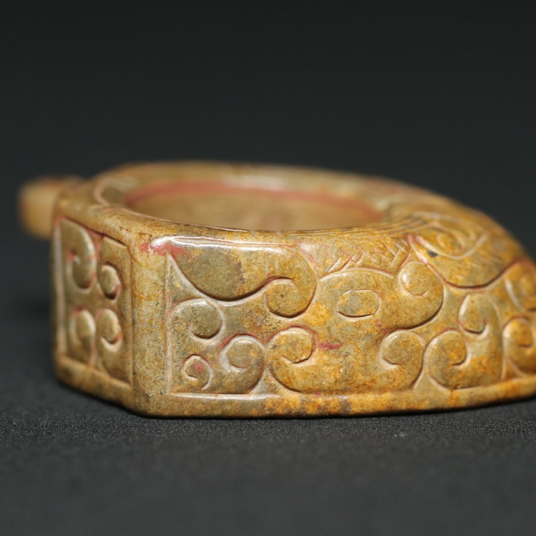 An Exquisite White Jade Dragon Pattern Beast-Face Pattern Ring - 9