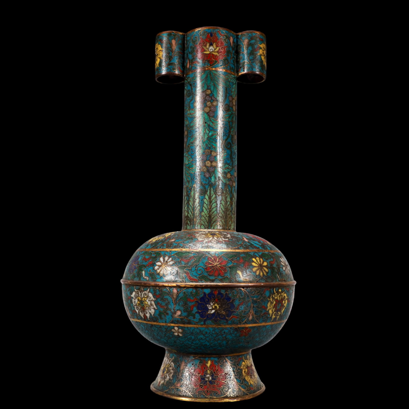 A Exquisite Cloisonne Gilt Bronze Lotus Pattern Vase: A Exquisite Cloisonne Gilt Bronze Lotus Pattern Vase Ming Dynasty, China Jingtai Four-character Mark Size:6.3inx6.3inx13.8in Weight:1950g景泰蓝铜鎏金缠枝