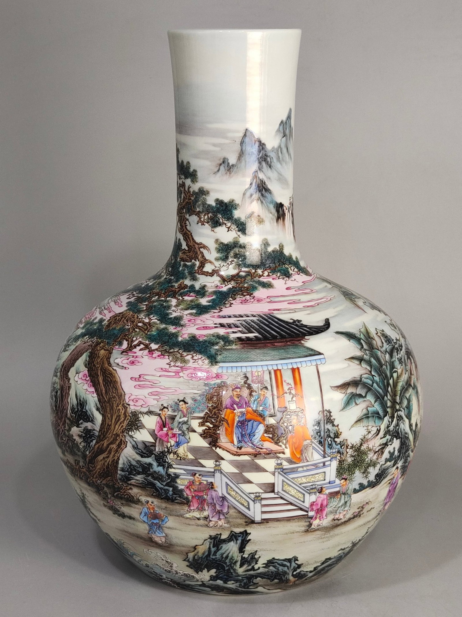 A Huge Famille-Rose Landscape and Figure Pattern Vase: A Huge Famille-Rose Landscape and Figure Pattern Vase,Qing Dynasty,China,Qianlong Six-character Mark,Size:17.9inx12.6in 粉彩山水人物纹瓶中国