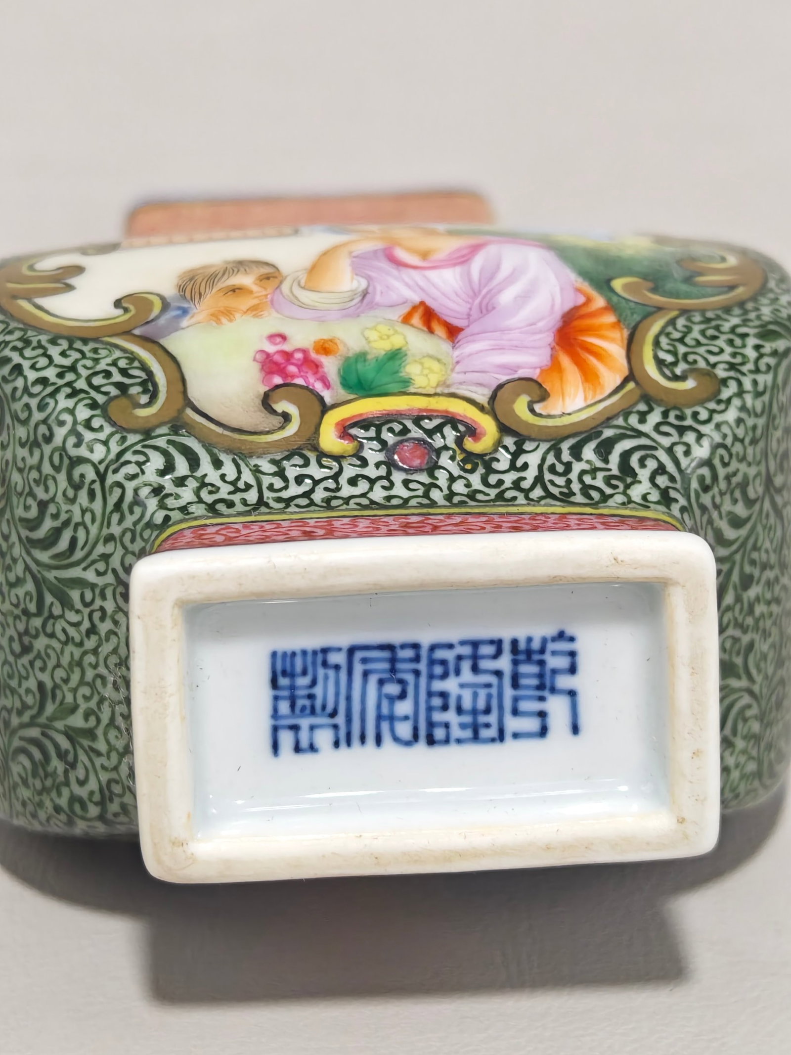 An Exquisite Enamel Figure Pattern Double-Ears Vase - 7