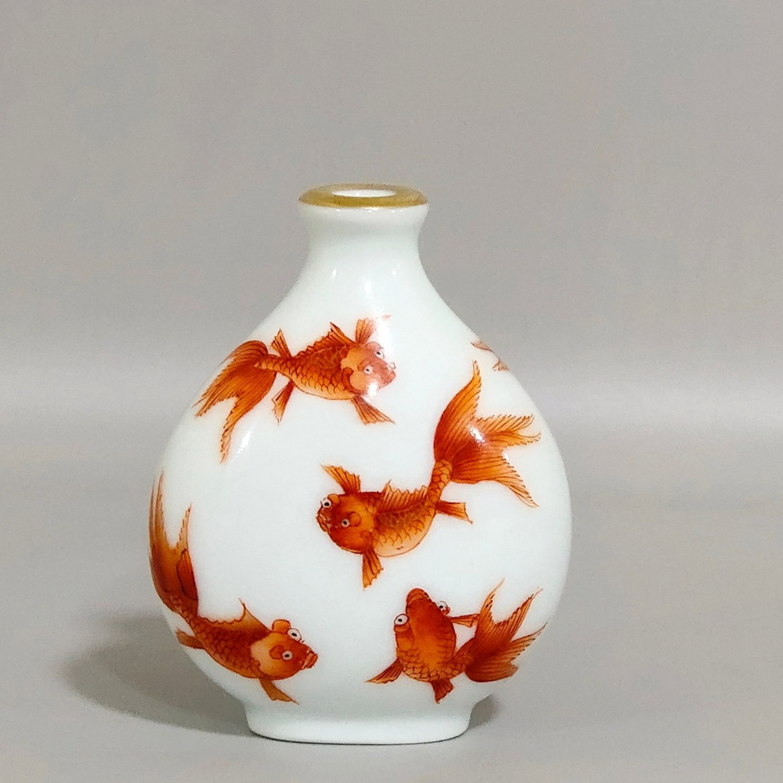 An Exquisite Iron-Red Fish Pattern Snuff Bottle (1 of 8)