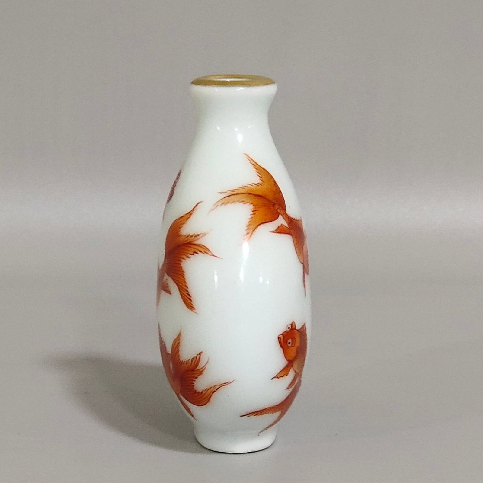 An Exquisite Iron-Red Fish Pattern Snuff Bottle - 2