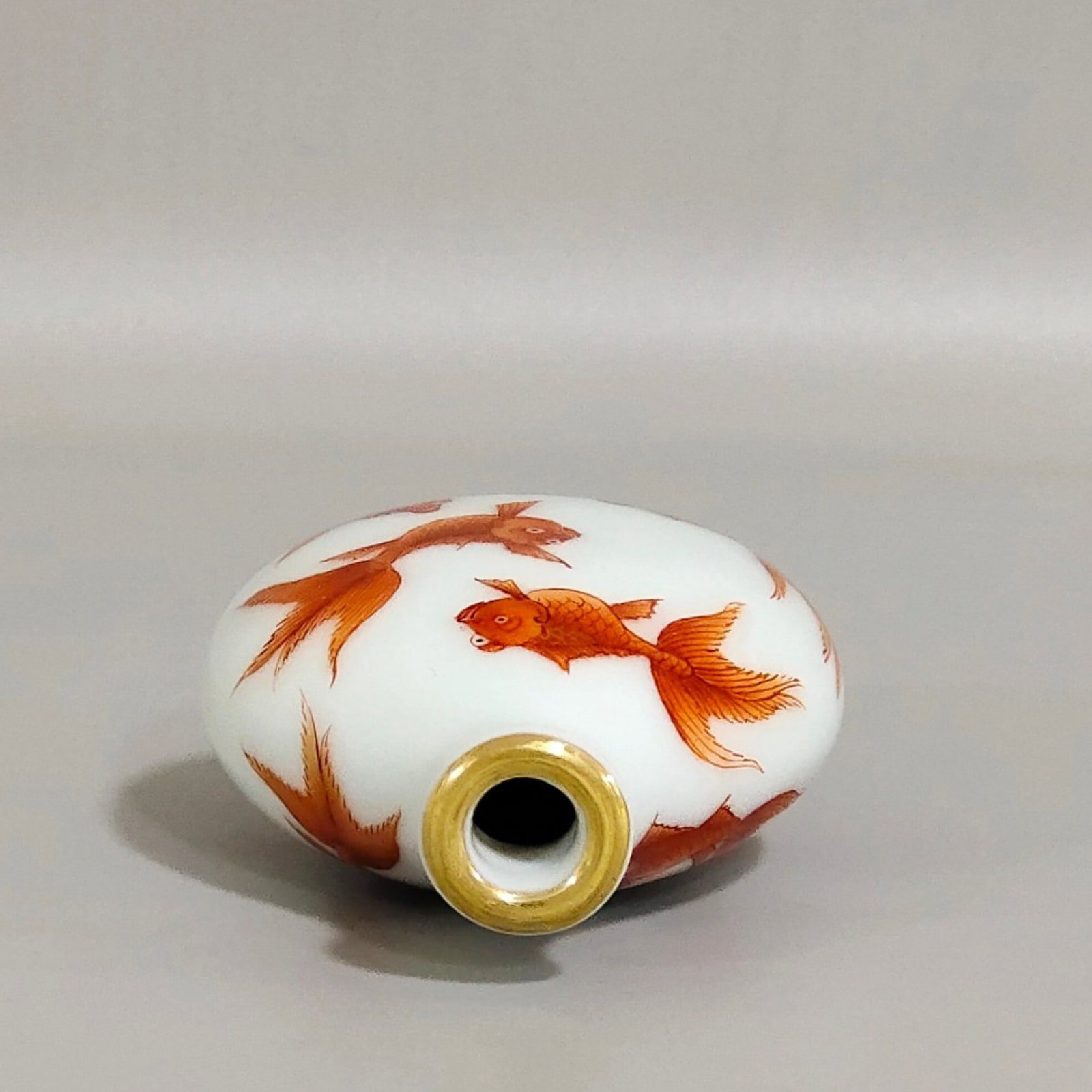 An Exquisite Iron-Red Fish Pattern Snuff Bottle - 4