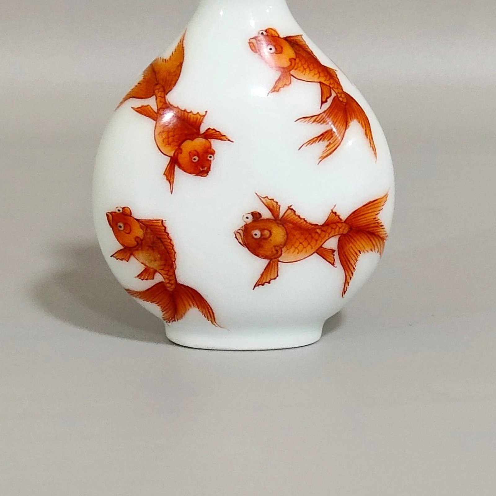 An Exquisite Iron-Red Fish Pattern Snuff Bottle - 6
