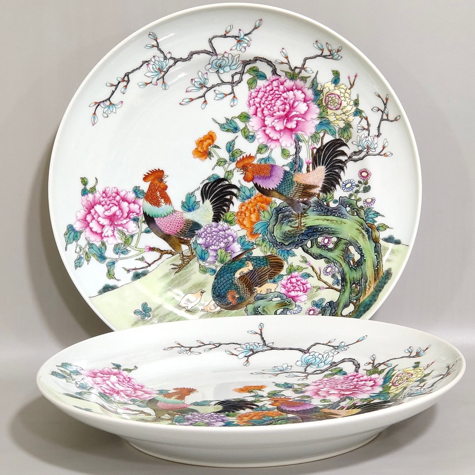 A Pair of Exquisite Famille-Rose Flower and Rooster Pattern Plates: A Pair of Exquisite Famille-Rose Flower and Rooster Pattern Plates,Qing Dynasty,China,Jiaqing Six-character Mark,Size:1.4inx9.4in