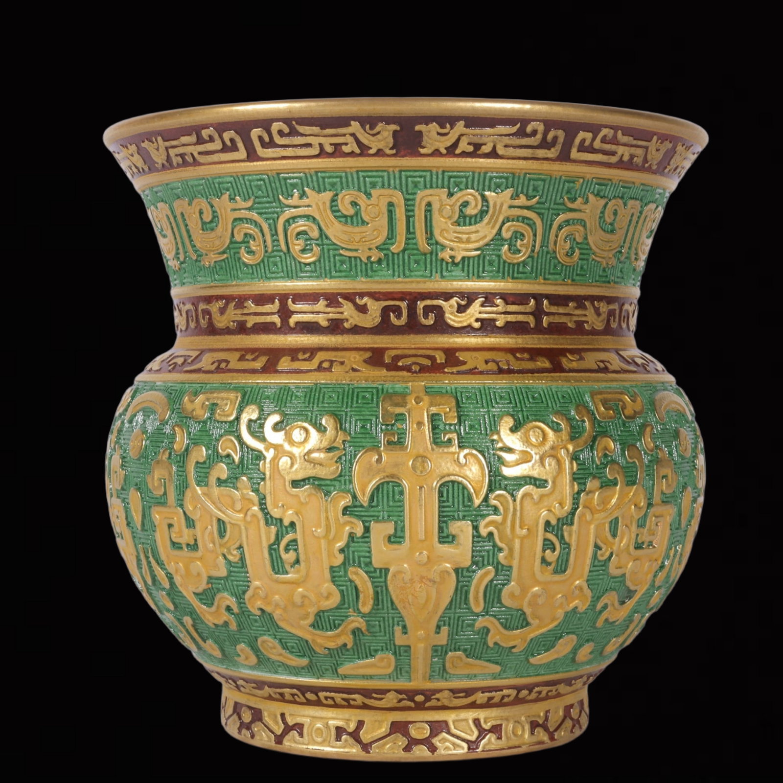 An Exquisite Green Glazed Painted Gold Chi-Dragon Pattern Jar: An Exquisite Green Glazed Painted Gold Chi-Dragon Pattern Jar,Qing Dynasty,China,Qianlong Six-character Mark,Size:5inx4.7in 绿釉描金螭龙纹罐,中