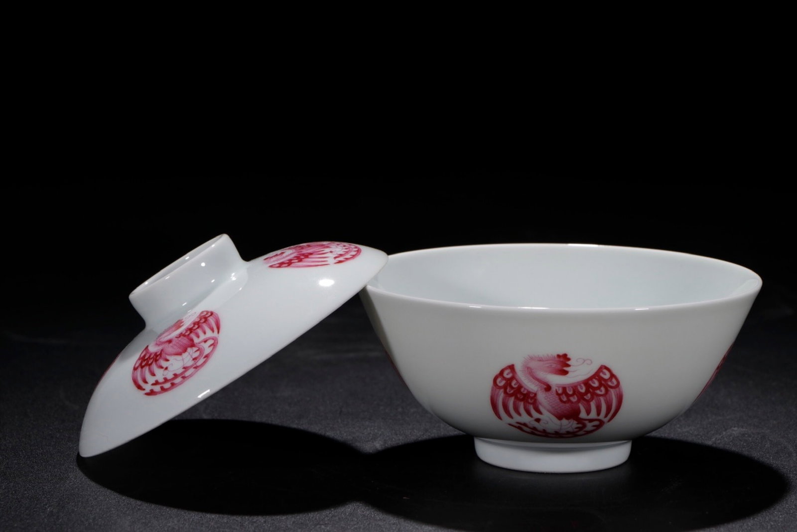 A Pair of Exquisite Ruby Red-Glazed Phoenix Pattern Bowls - 7