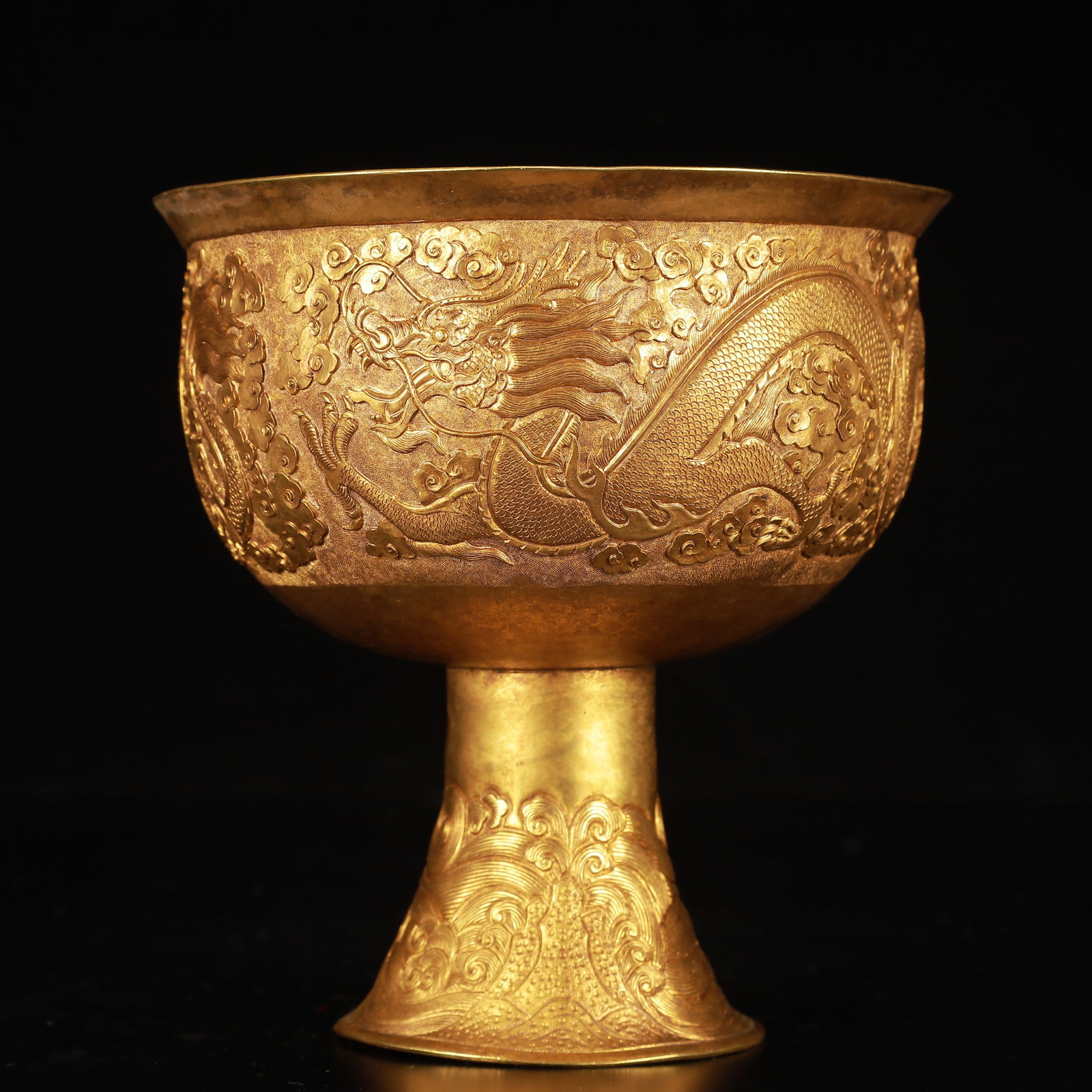An Exquisite Gilt Bronze Auspicious Cloud and Dragon Pattern Stem Cup - 5