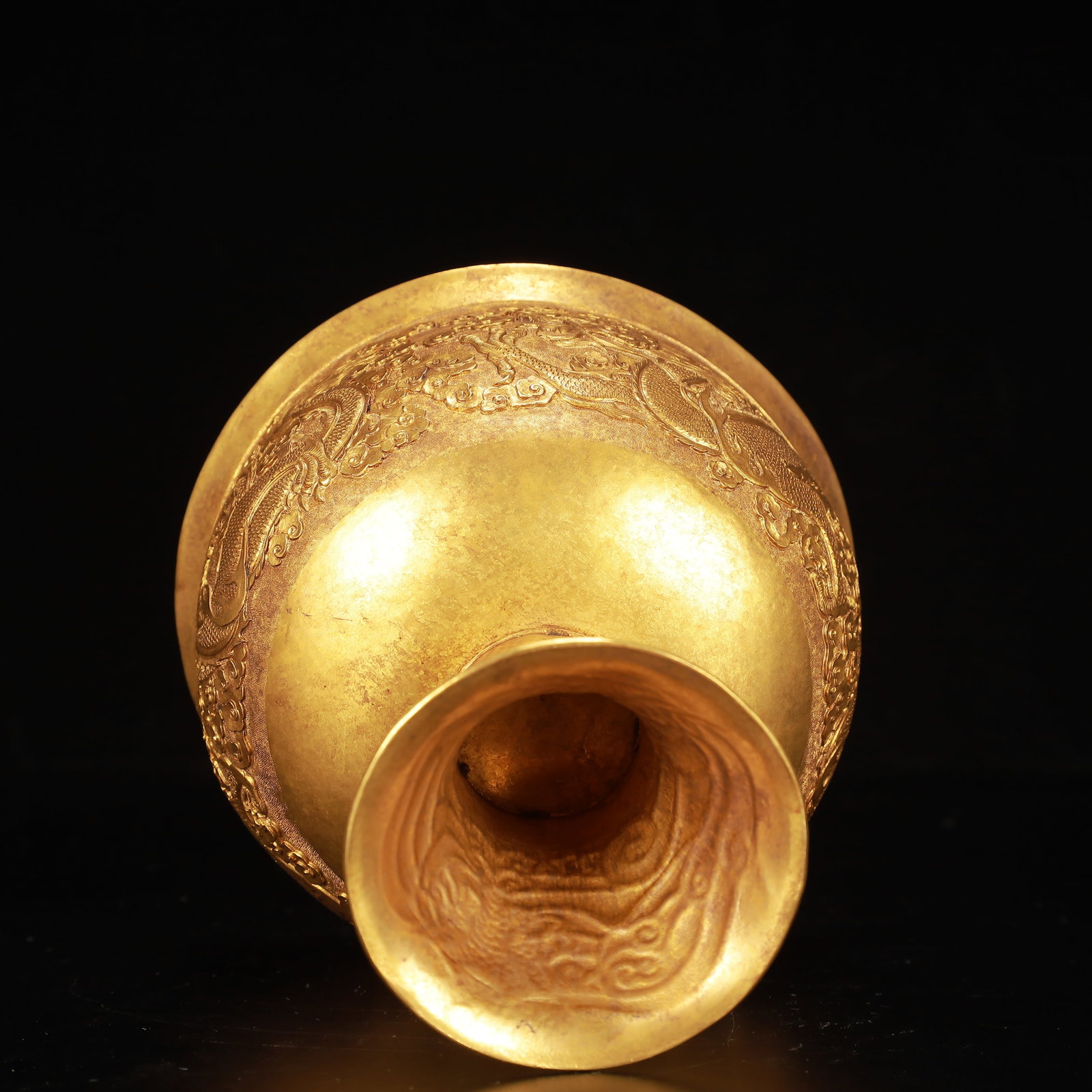 An Exquisite Gilt Bronze Auspicious Cloud and Dragon Pattern Stem Cup - 9