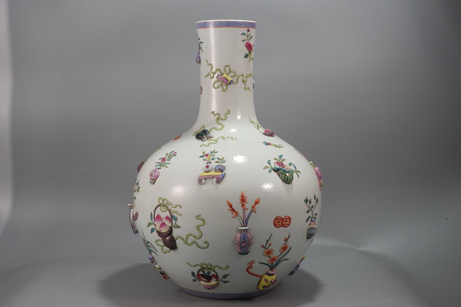 A Huge Famille-Rose Flower Pattern Vase (1 of 8)