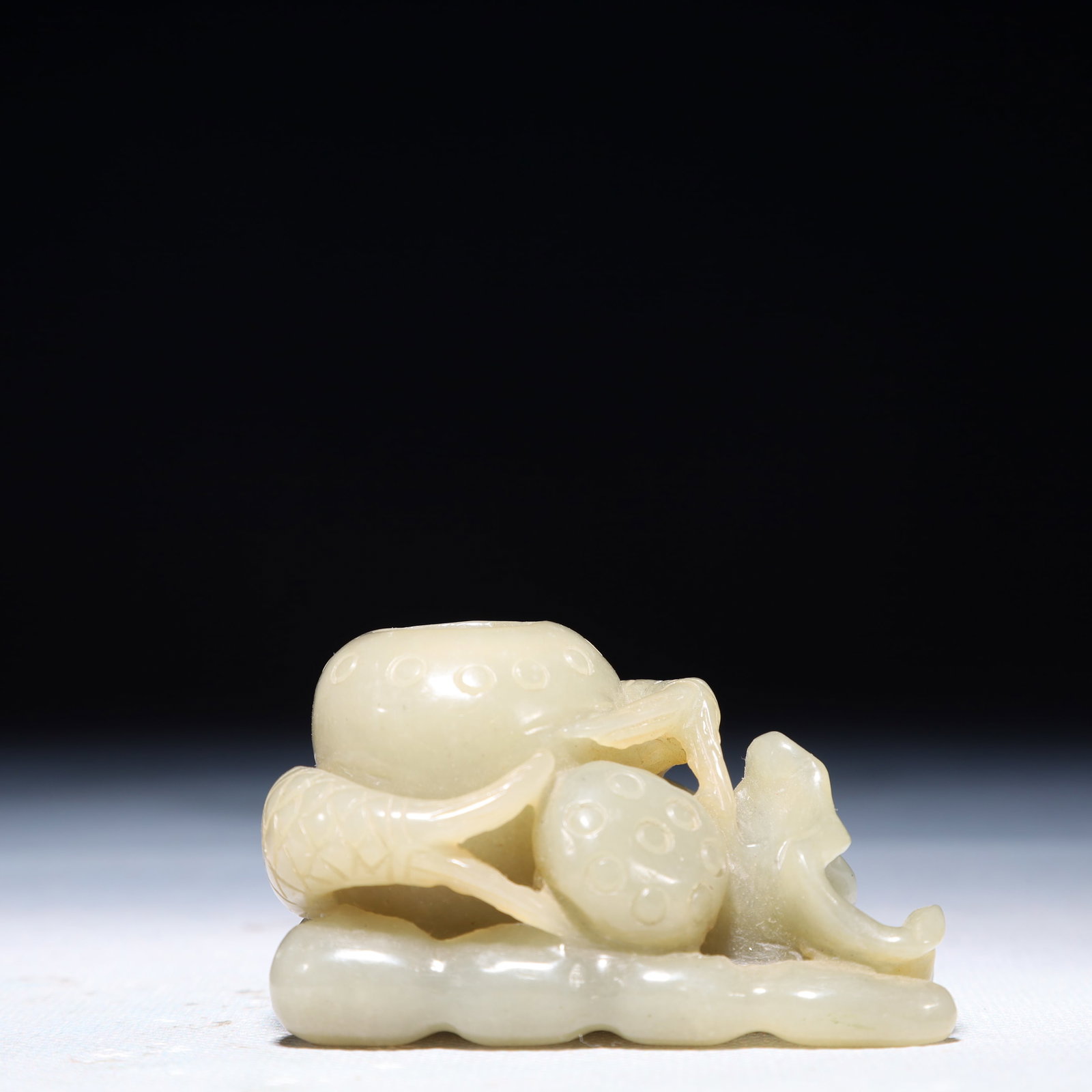 An Exquisite White Jade Lotus Brush Washer: An Exquisite White Jade Lotus Brush Washer,Qing Dynasty,China,Size:2.8inx2.2inx1.6in,Weight:150g 白玉荷花笔洗,中国清代