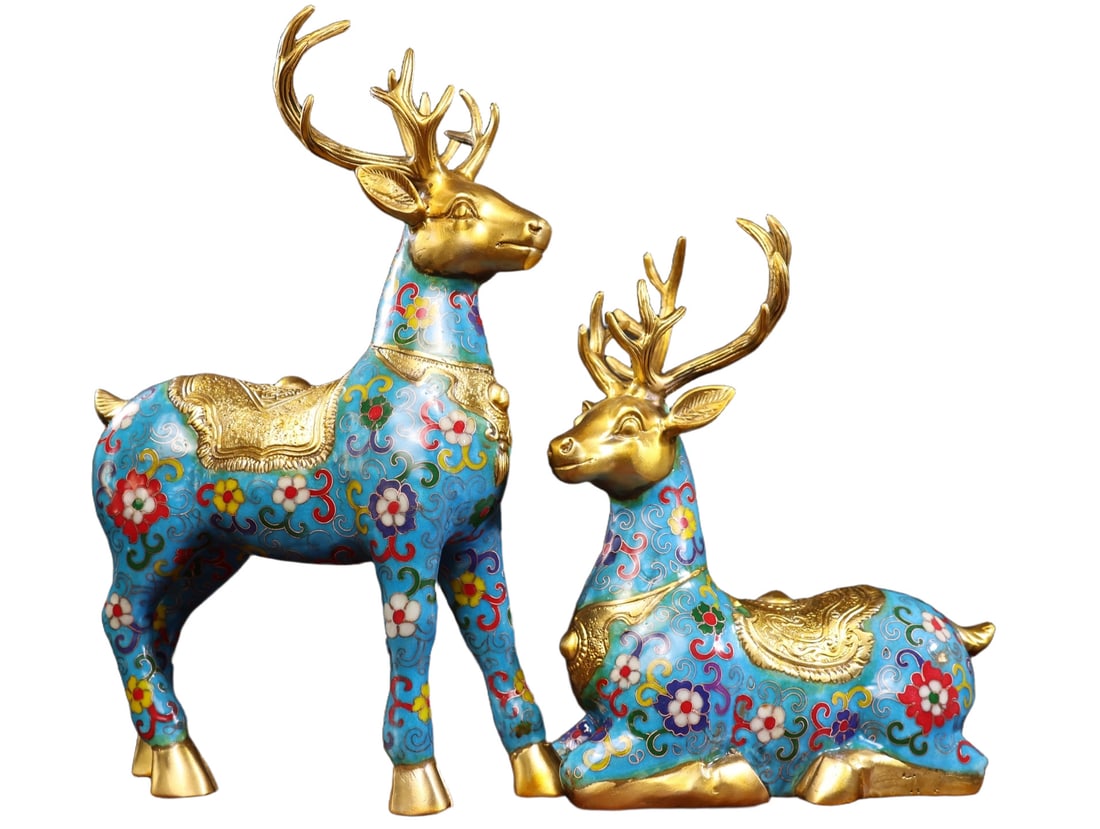 A Pair of Exquisite Gilt Bronze Cloisonne Lotus Pattern Deer Ornaments (1 of 9)