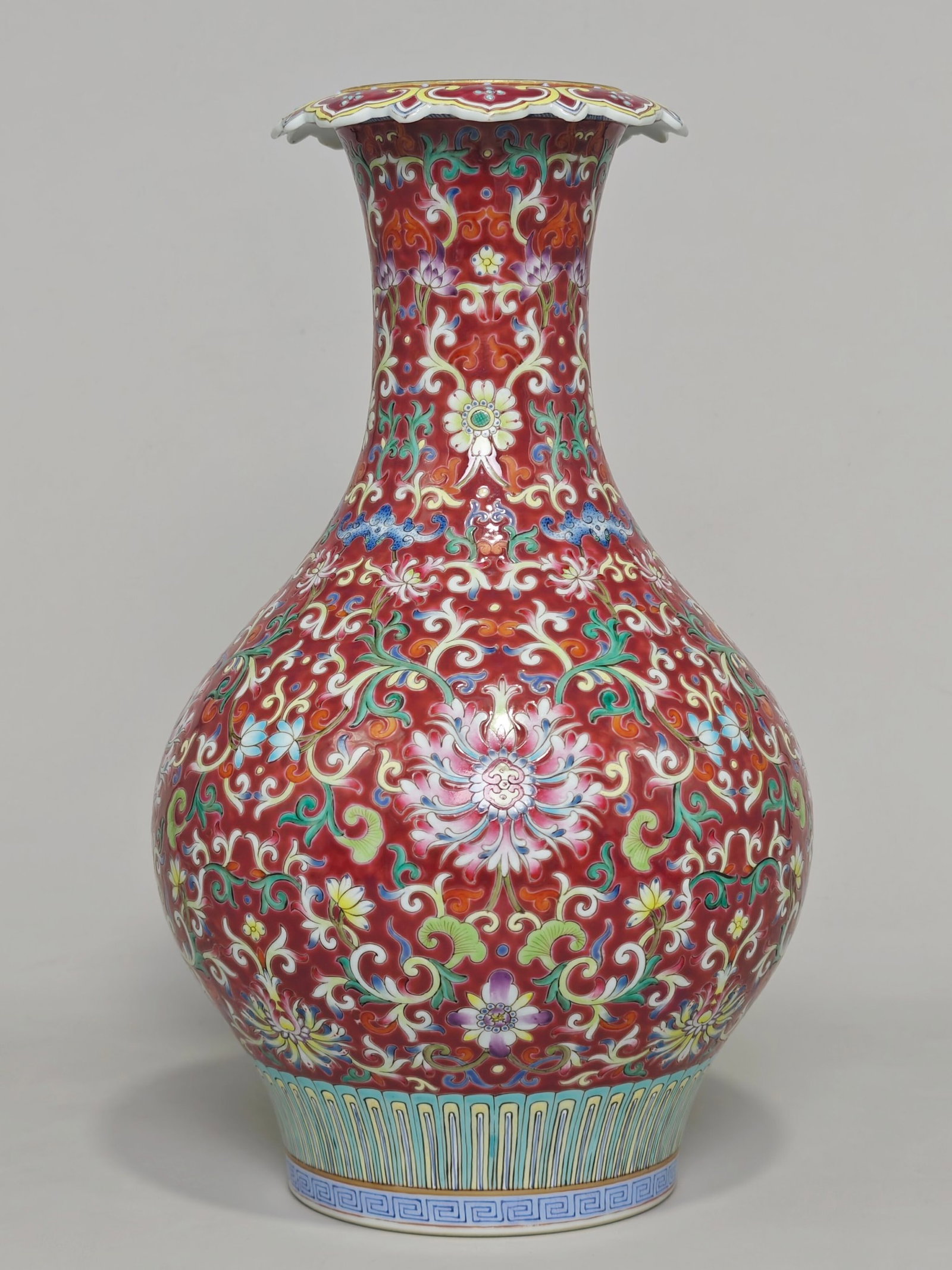 A Rare Famille-Rose Ruby Red-Glazed Lotus Pattern Vase - 3