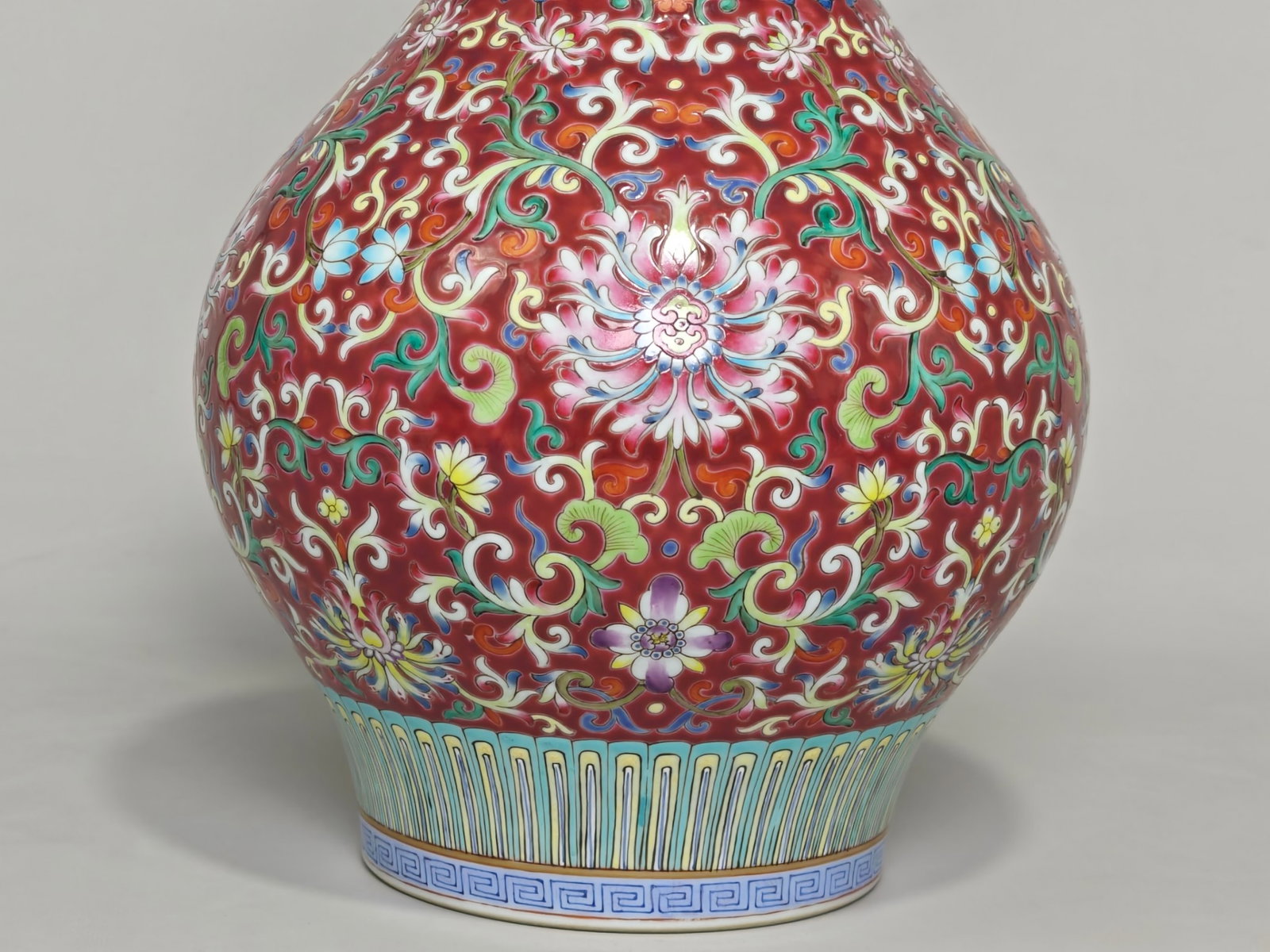 A Rare Famille-Rose Ruby Red-Glazed Lotus Pattern Vase - 5
