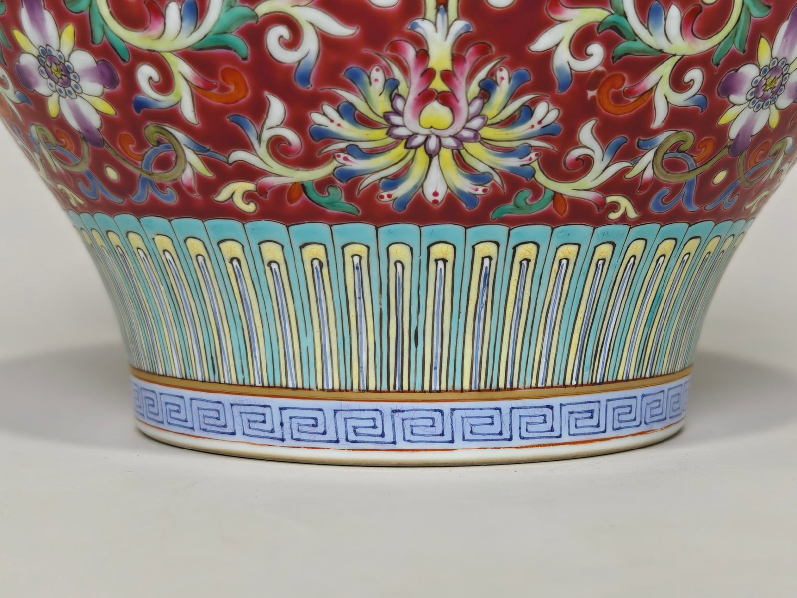 A Rare Famille-Rose Ruby Red-Glazed Lotus Pattern Vase - 7