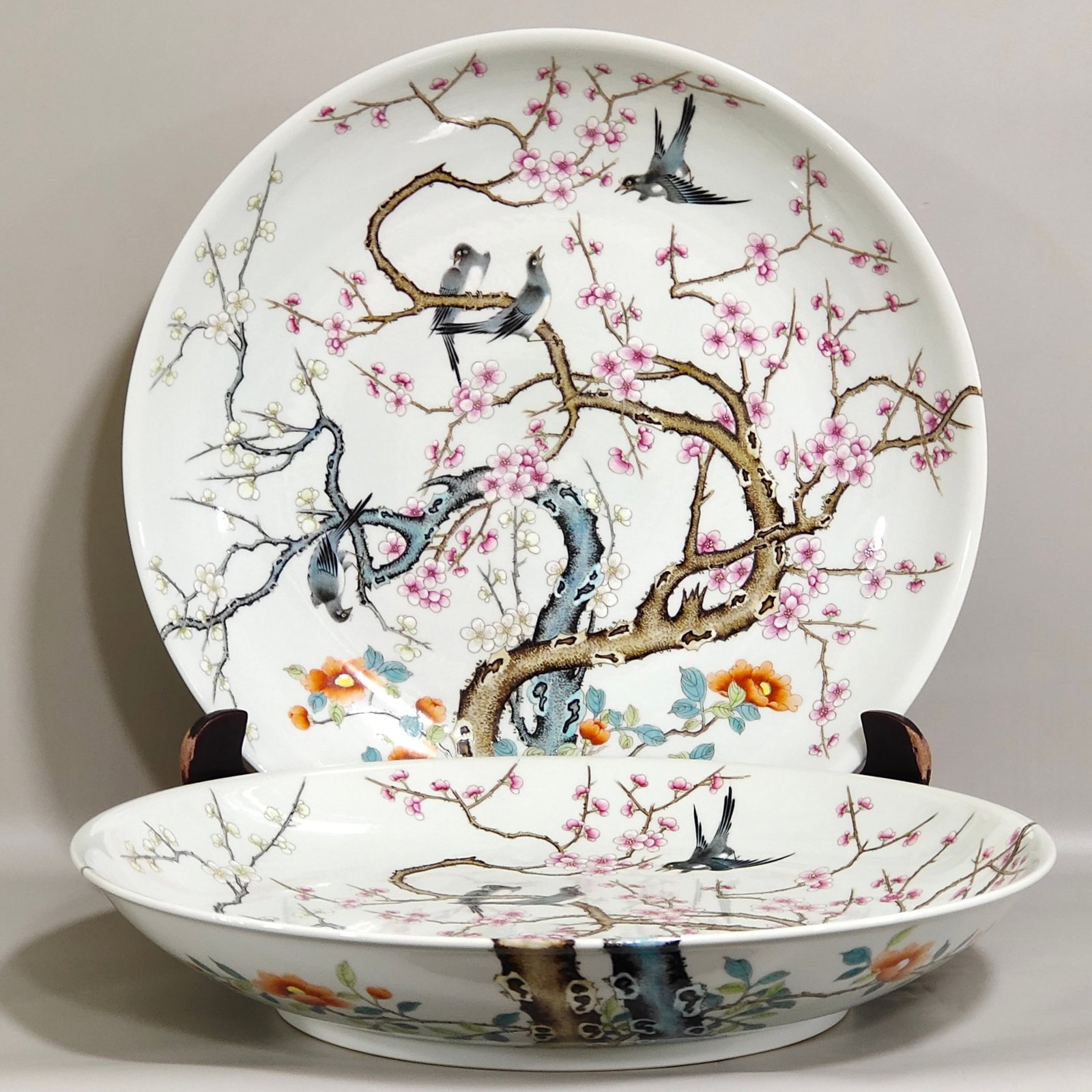 A Pair of Rare Famille-Rose Flower and Bird Pattern Plates: A Pair of Rare Famille-Rose Flower and Bird Pattern Plates,Qing Dynasty,China,Yongzheng Six-character Mark,Size:2.4inx13.9in