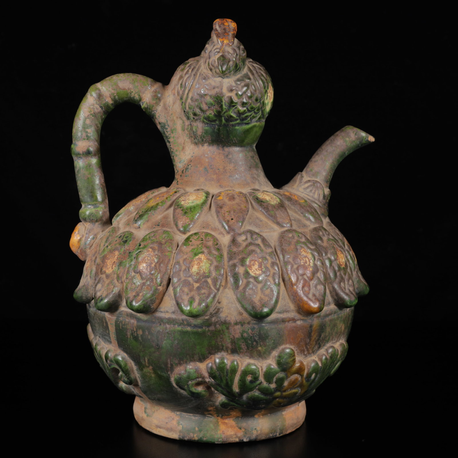 An Exquisite Tang Tri-Color Glazed Pottery Animal teapot: An Exquisite Tang Tri-Color Glazed Pottery Animal teapot,Tang Dynasty,China,Size:7.1inx6.3inx9.1in,Weight:1300g 唐三彩动物壶,中国唐代