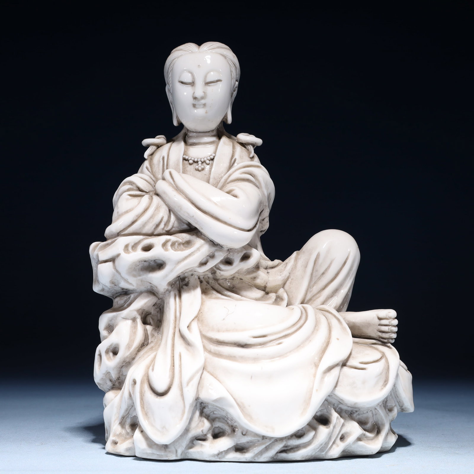 A Solemn Blance-De-Chine Statue of Avalokitesvara: A Solemn Blance-De-Chine Statue of Avalokitesvara Blance-De-Chine Statue of Avalokitesvara,Ming Dynasty,China,Size:6.3inx4.7inx8.7in,Weight:1650g